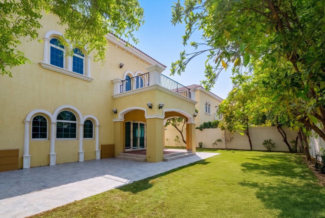 Villa en Hadaeq Sheikh Mohammed Bin Rashid, Dubái, Emiratos Árabes Unidos 1 - 19169429