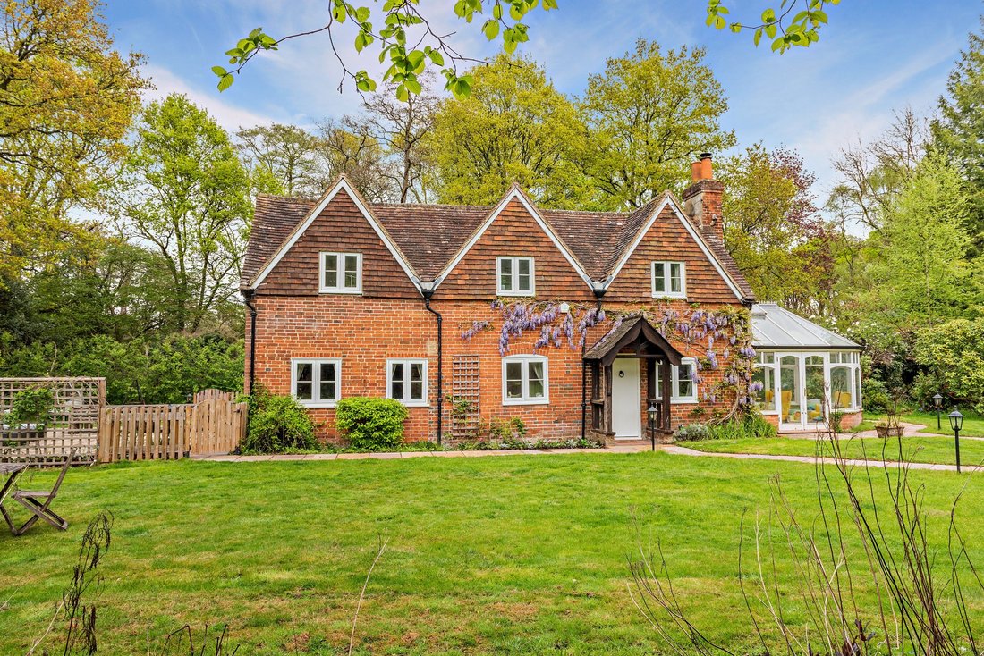 Haus in Whitmoor, Worplesdon, England 1 - 16720476