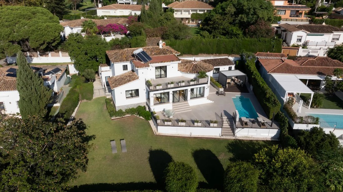 Villa in Guadalmina Alta, San Pedro de Alcantara, Spain 1 - 19169628