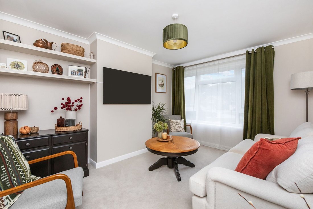 House in Horsham, England 2 - 19170148