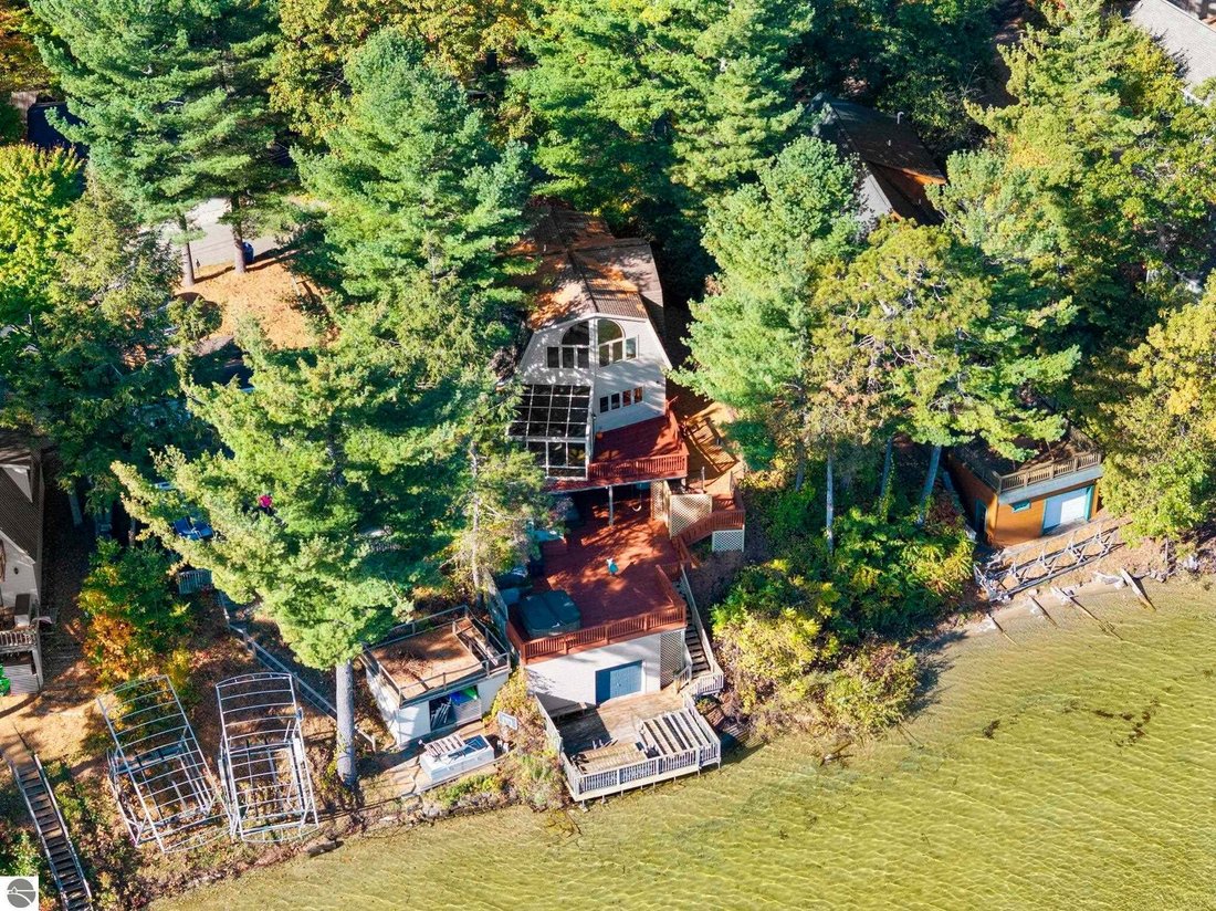 Casa en Interlochen, Míchigan, Estados Unidos 1 - 19169475