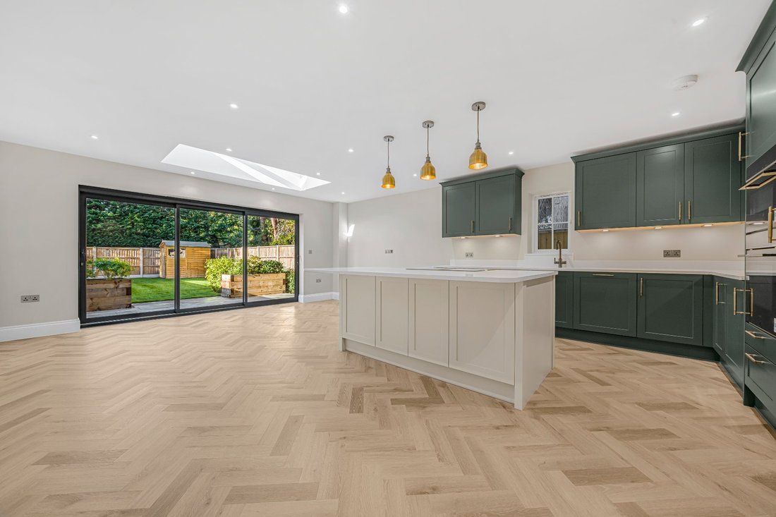 House in Walton, Elmbridge, England 2 - 19174802