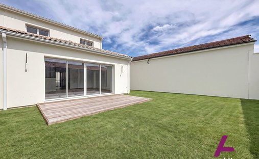 House in Centujean, Begles, France 1