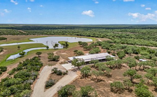 Farm Ranch in Jourdanton, Texas, United States 1