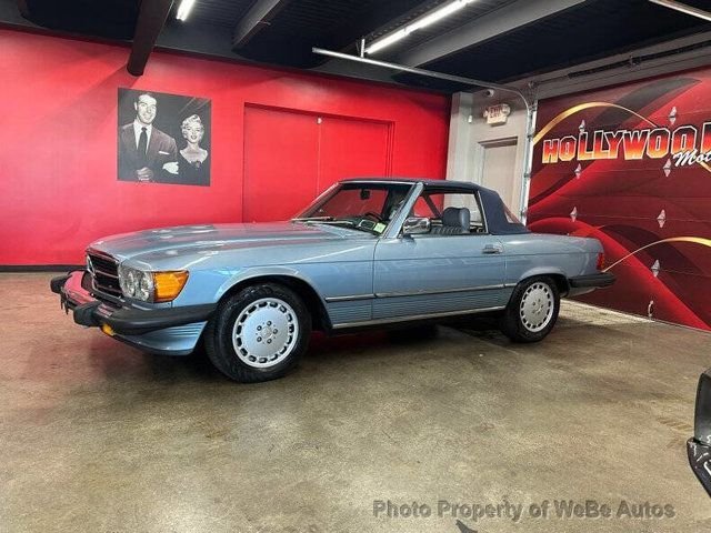MercedesBenz 560 in Calverton, NY, United States 2 - 19181106