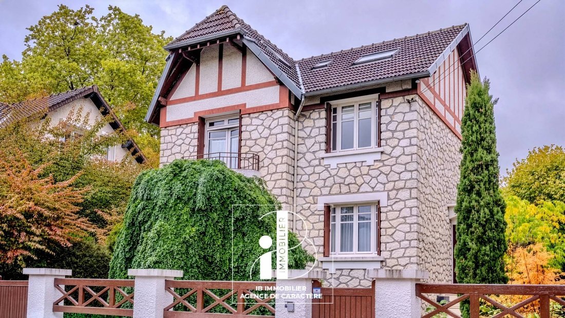 House in Fontainebleau, Ile-de-France, France 1 - 19177255