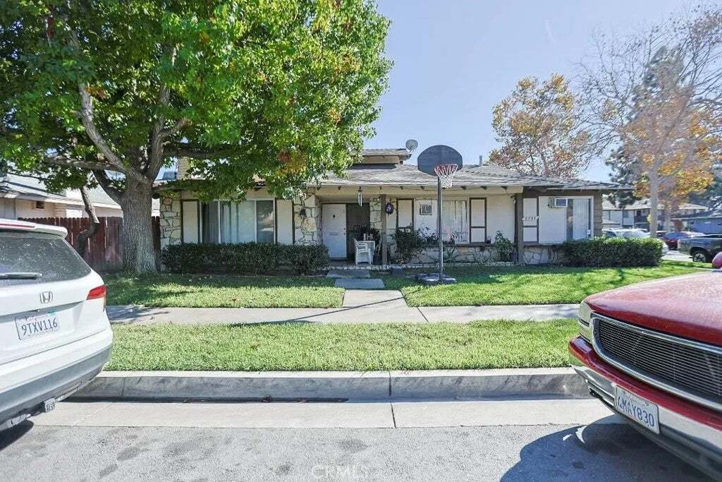 Santa Ana, California, United States 5 - 19174930