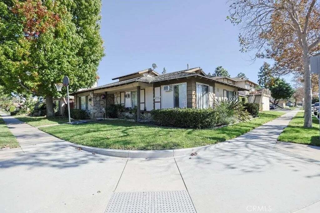 Santa Ana, California, United States 1 - 19174930