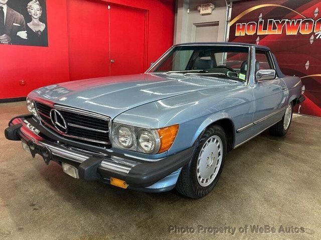 MercedesBenz 560 in Calverton, NY, United States 5 - 19181106