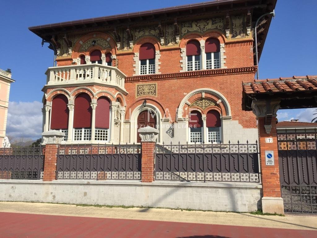 Villa in Marina di Massa Centro, Massa, Italien 1 - 19178358