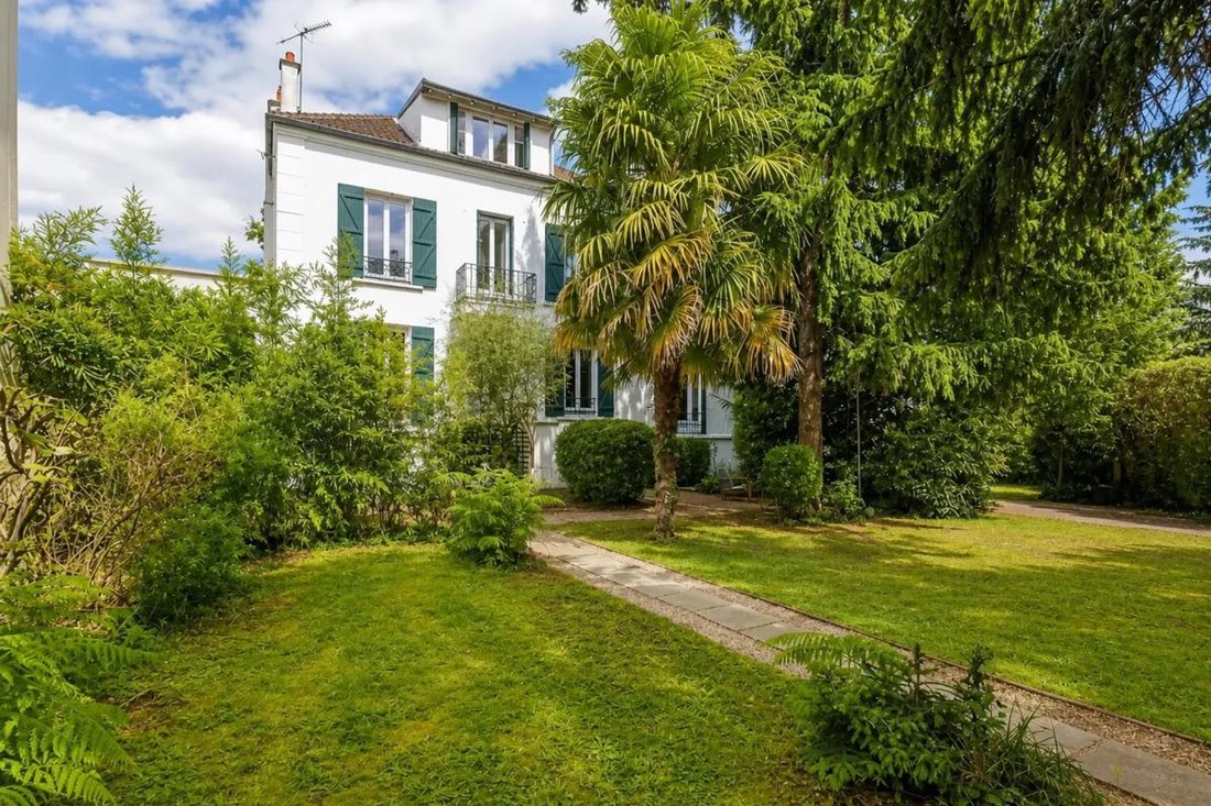 House in Neuilly-Plaisance, Ile-de-France, France 1 - 19170110