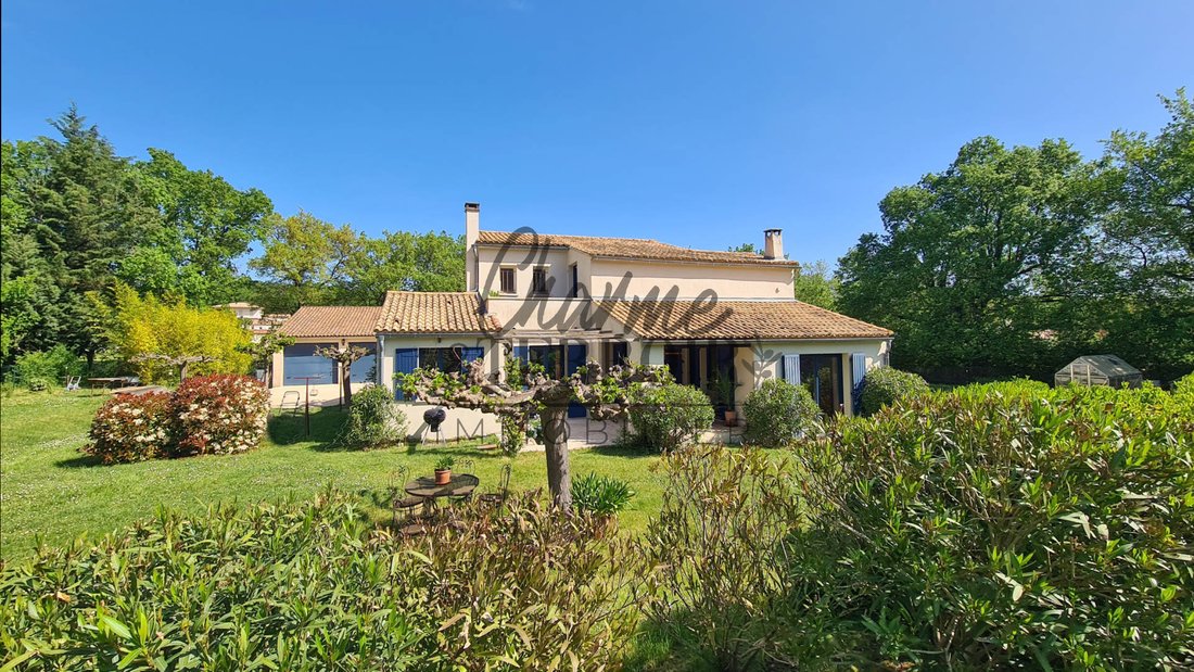 Casa di campagna a Uzès, Occitania, Francia 3 - 19170293