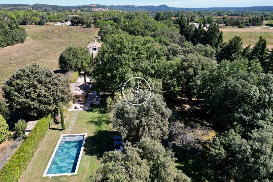 Villa en Uzès, Occitania, Francia 1 - 19179924