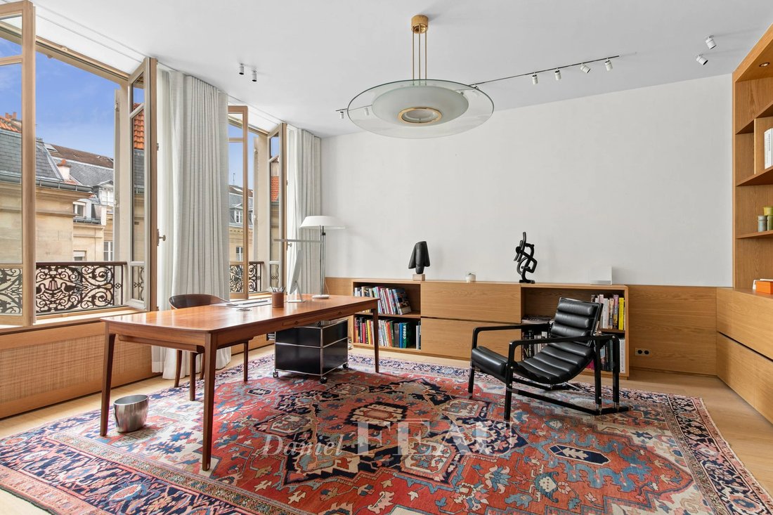 Apartment in Saint Thomas d'Aquin, Paris 7e Arrondissement, Paris 2 - 19170151
