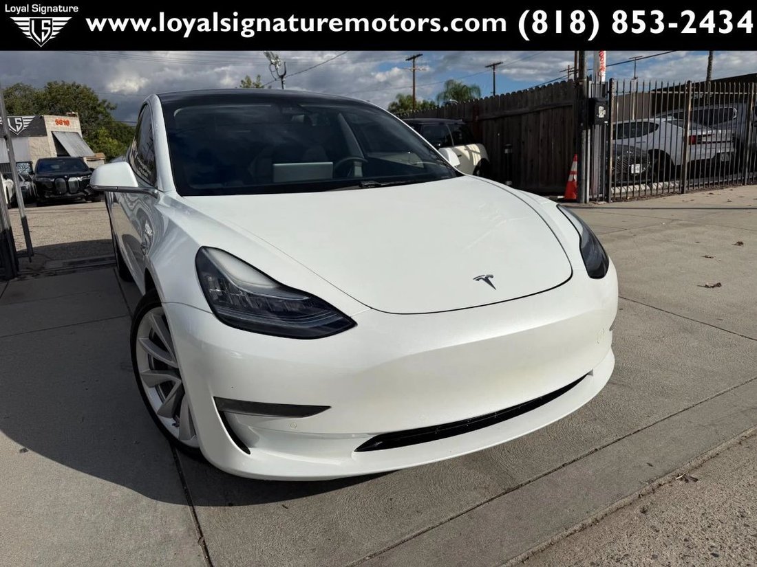 Sedan in Van Nuys, CA, United States 1 - 19178610