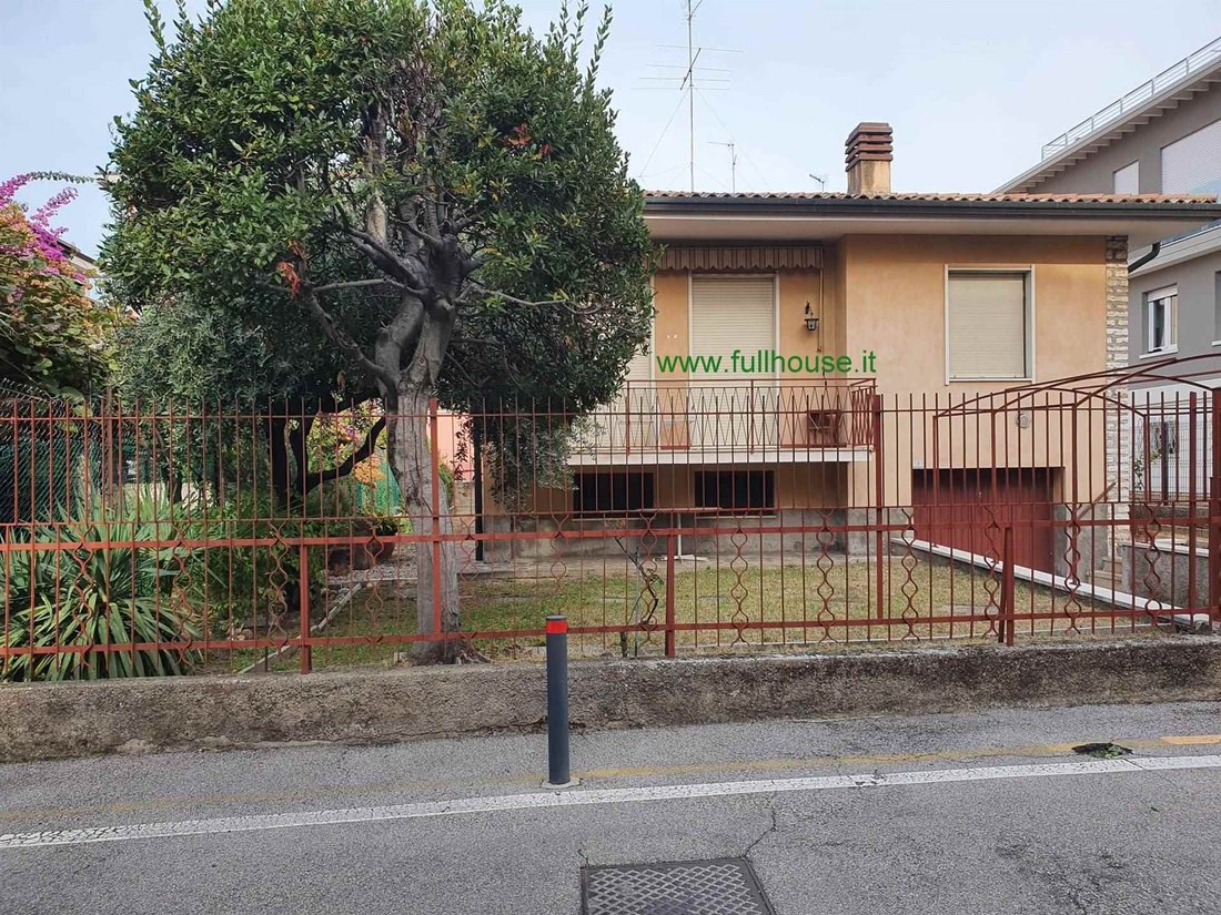 Villa in Bardolino, Veneto, Italy 4 - 19173309