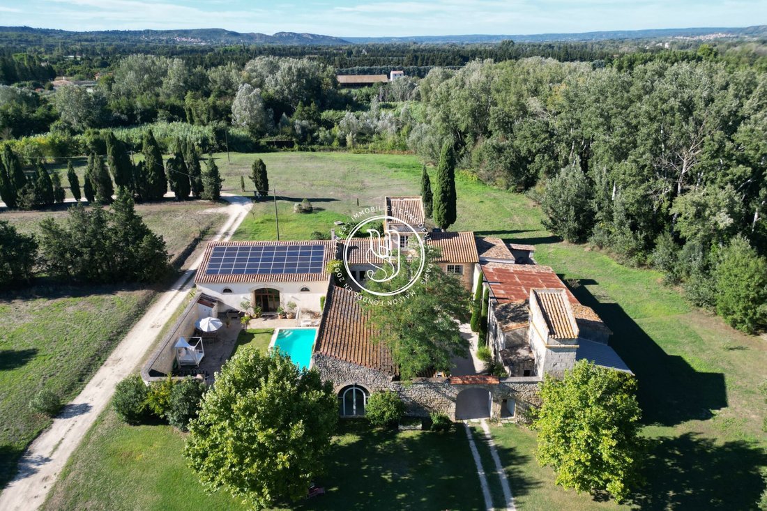 Villa en Uzès, Occitania, Francia 1 - 19179942