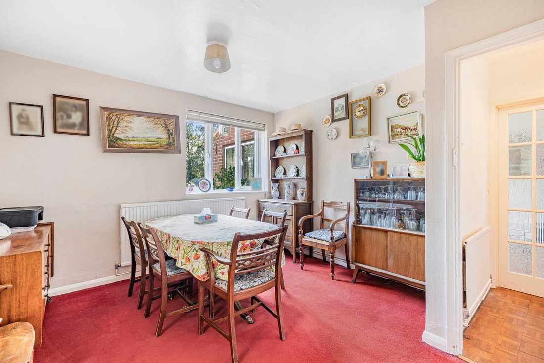 Haus in Lower Bourne, England 4 - 19174809