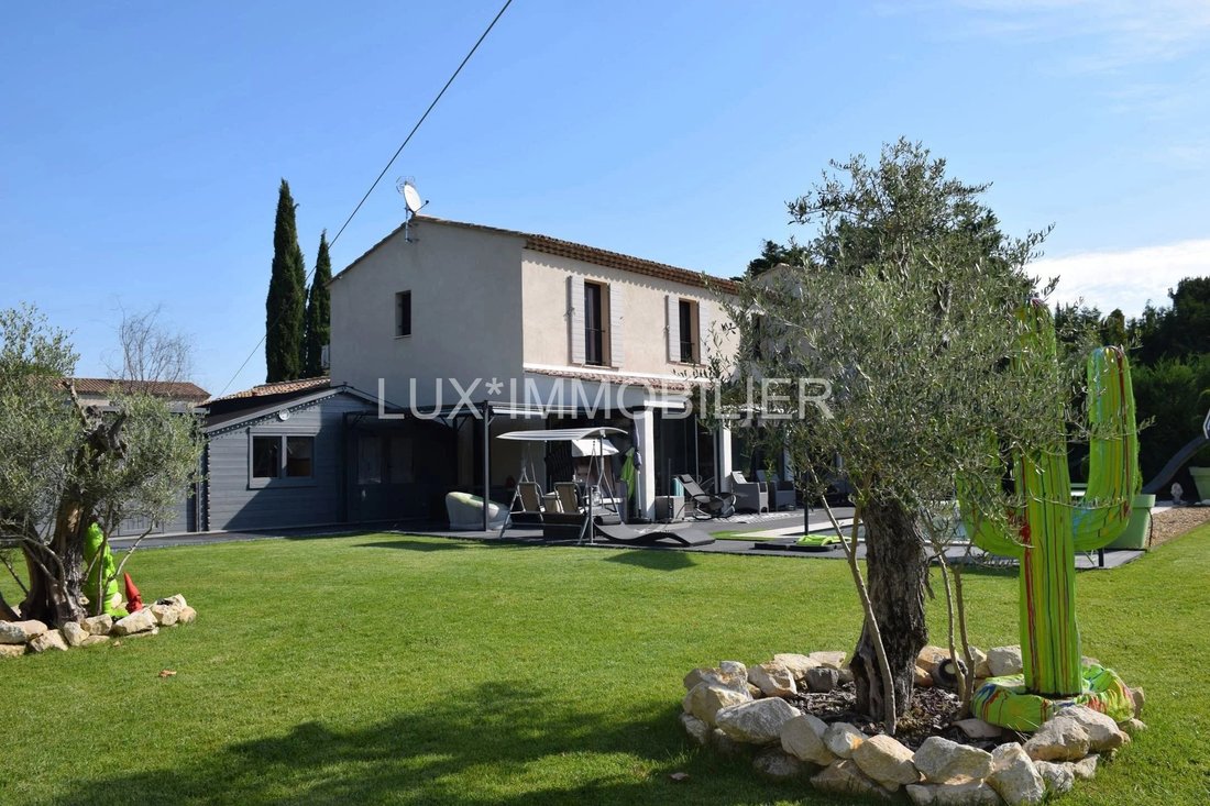 House in Saint-Rémy-de-Provence, Provence-Alpes-Côte d'Azur, France 1 - 19169810