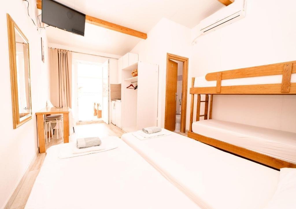 Andere in Novalja, Kroatien 5 - 15980740
