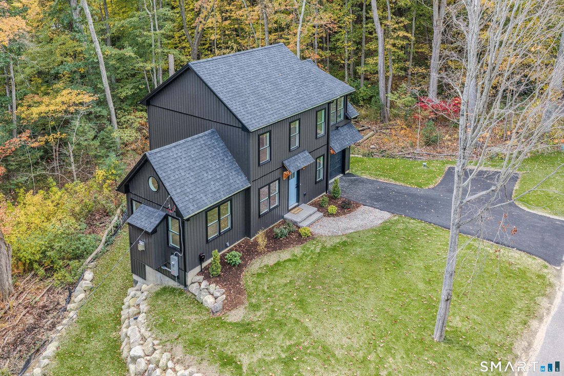 House in Ellington, Connecticut, United States 3 - 19181042