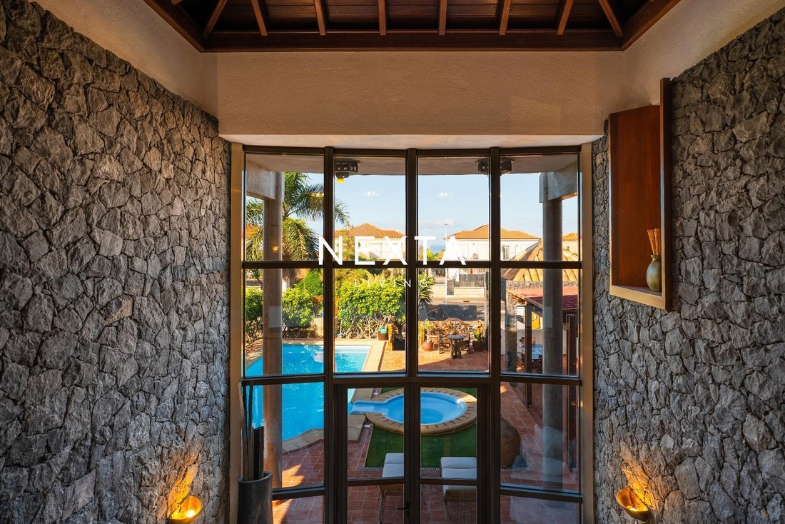 Villa in Costa Adeje, Adeje, Canary Islands 2 - 19169036