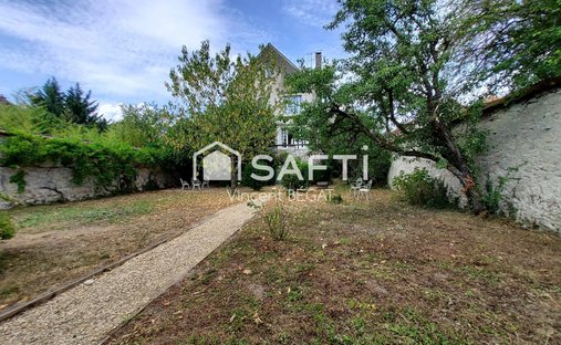 House in Moret-Loing-et-Orvanne, Ile-de-France, France 1
