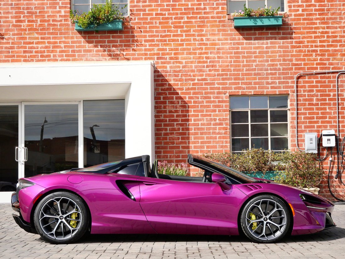 Cabriolet in Beverly Hills, CA, United States 3 - 19175323