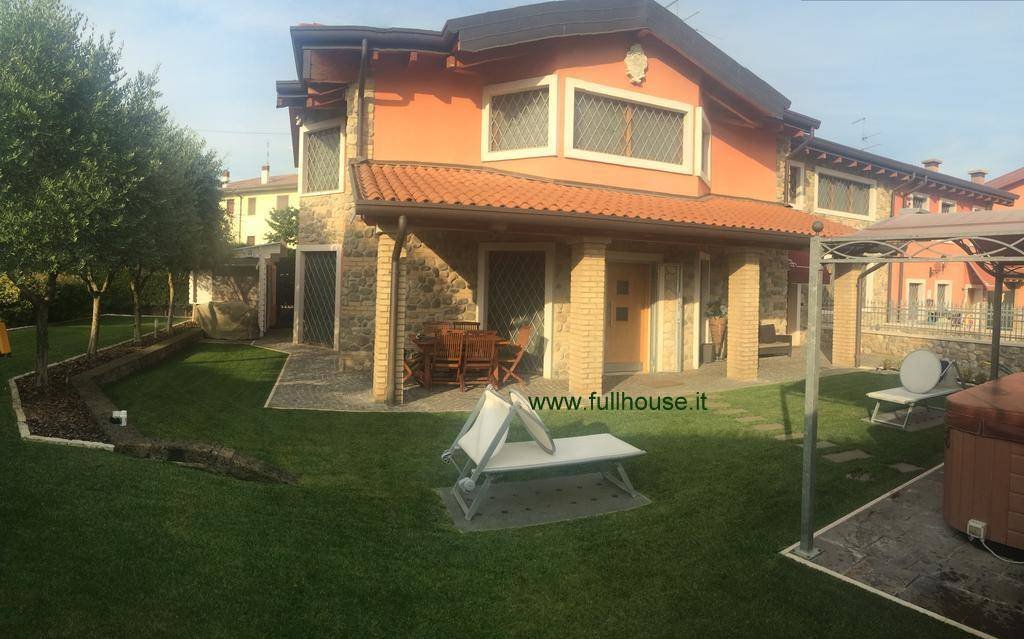 Villa in Castelnuovo del Garda, Venetien, Italien 3 - 19173343