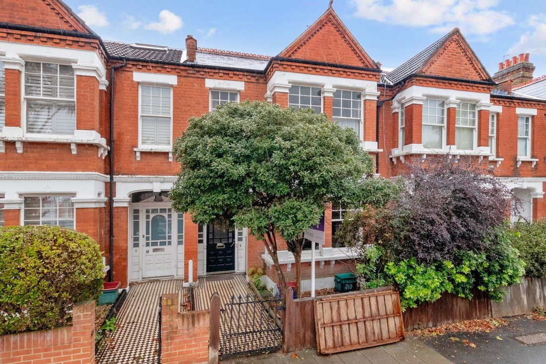 House in Turnham Green, Hounslow, England 1 - 19171755