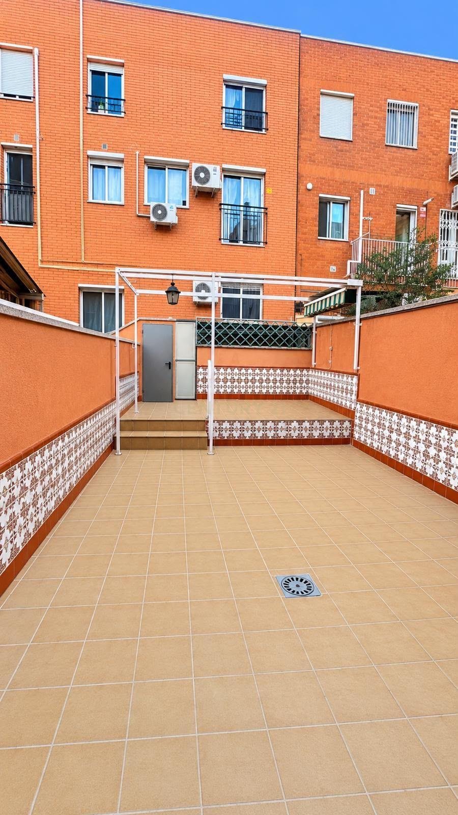 Appartamento a Cornella de Llobregat, Catalogna, Spagna 1 - 19175206