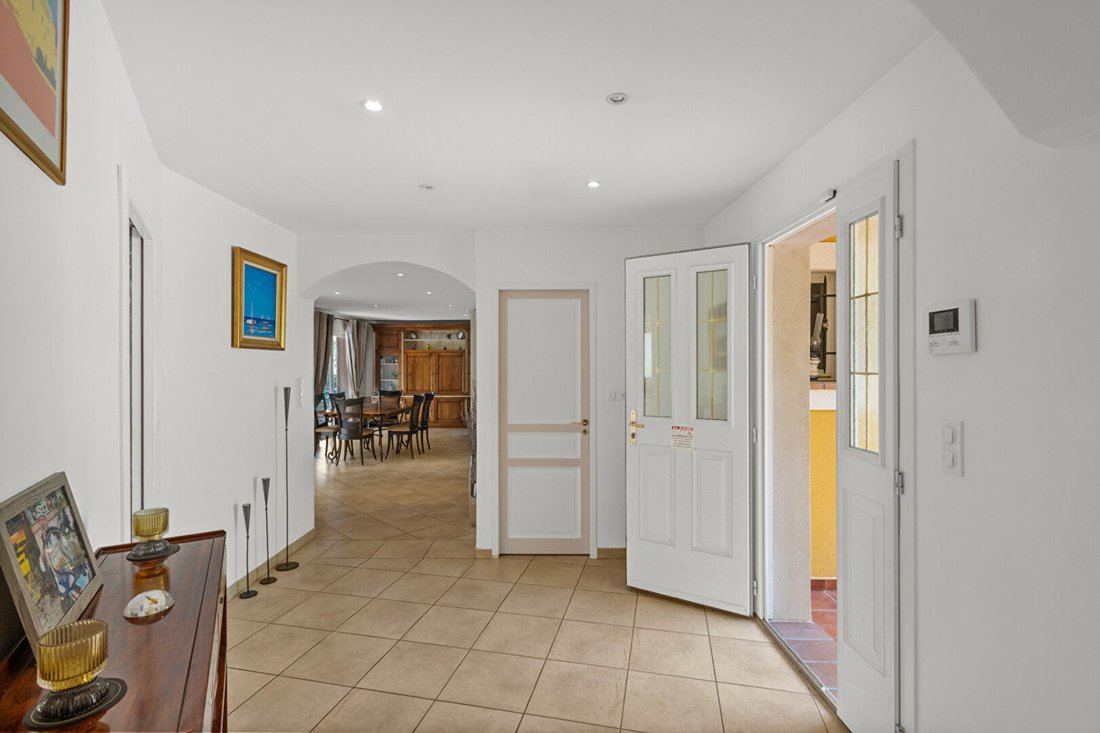 Villa in Montfort-sur-Argens, Provence-Alpes-Côte d'Azur, France 2 - 19173541
