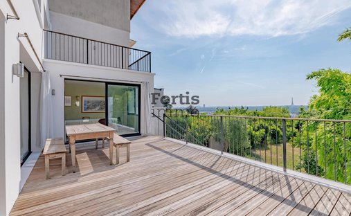 House in Carnot Gambetta, Suresnes, France 1