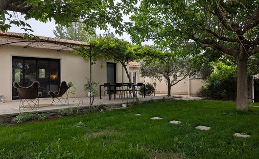 Villa in Graveson, Provence-Alpes-Côte d'Azur, France 1