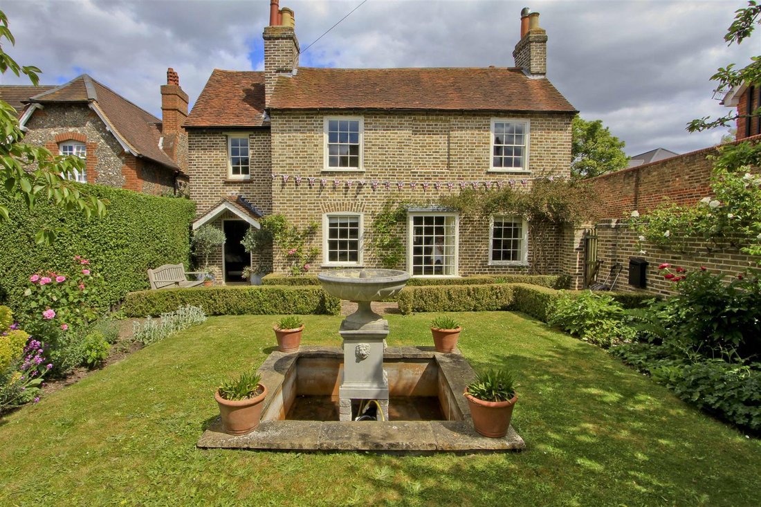House in Breakspear, Hillingdon, England 1 - 19171698
