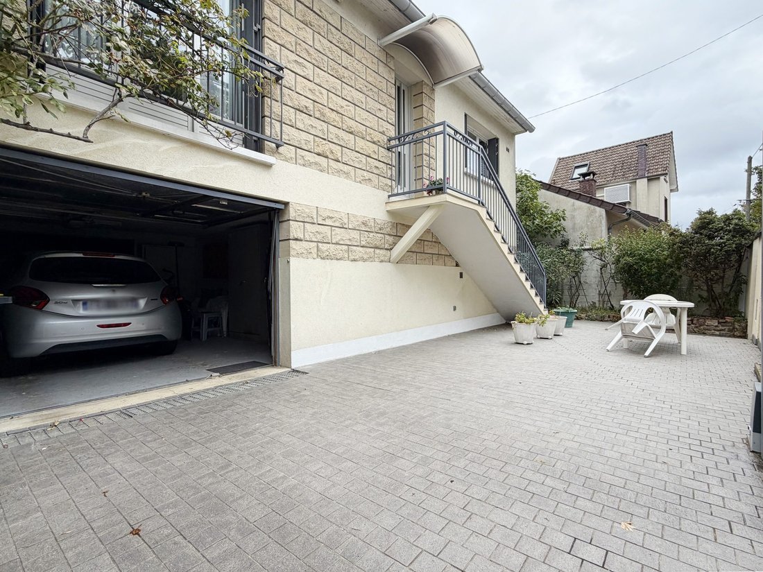 House in Arrondissement of Bobigny, Ile-de-France, France 3 - 19174465