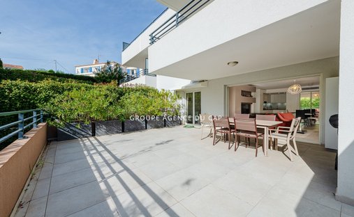 Apartamento en Les Plaines-Les Tasses, Saint-Raphaël, Francia 1