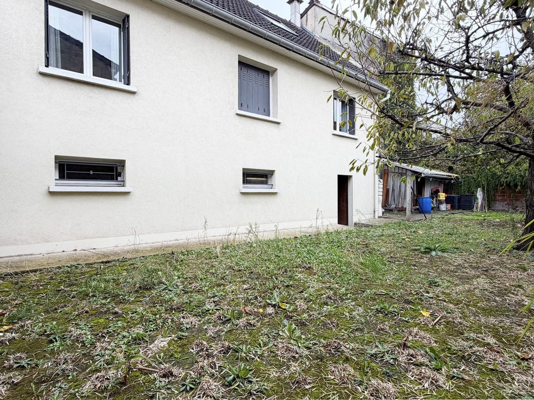 House in Arrondissement of Bobigny, Ile-de-France, France 2 - 19174465