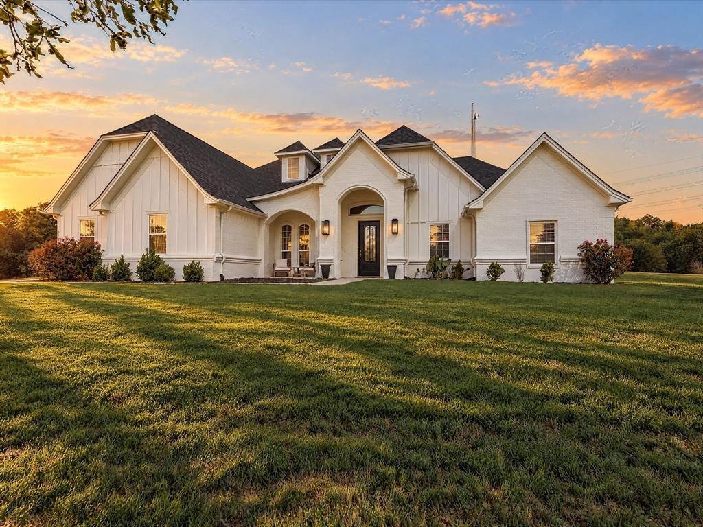 House in Sunset, Texas, United States 1 - 19177043