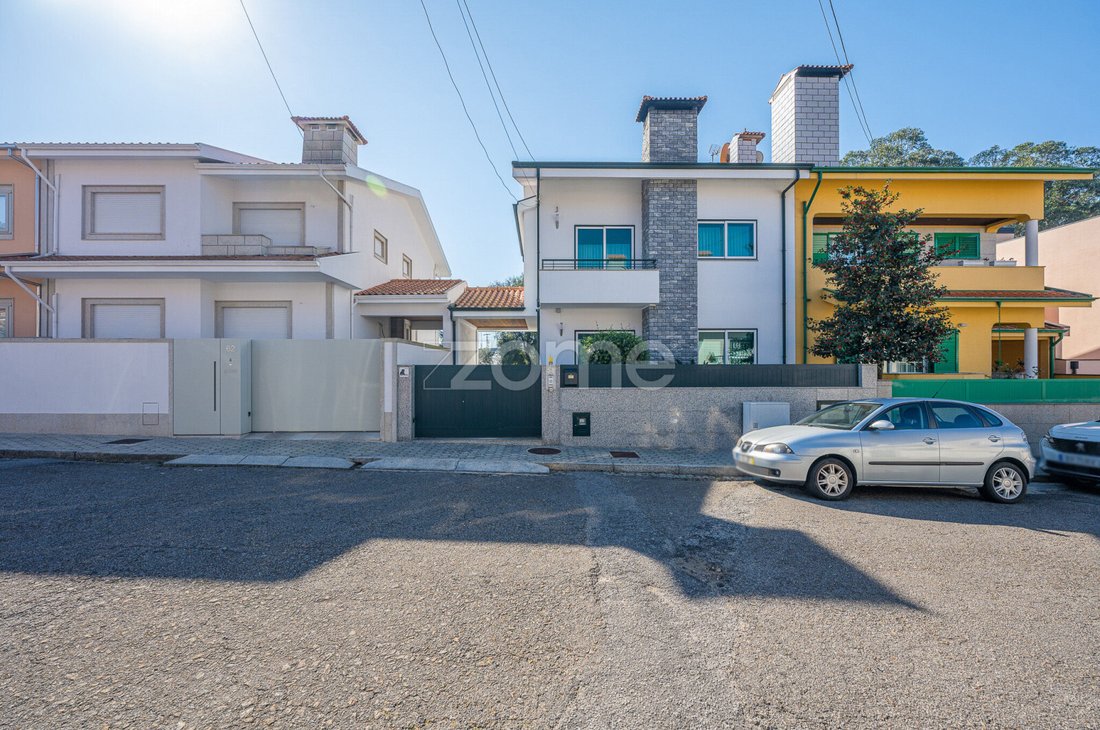 House in Serzedo e Perosinho, Porto District, Portugal 1 - 19173474