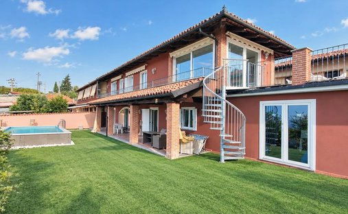 Villa in Dogliani, Piedmont, Italy 1