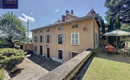 House in Basses-Barolles, Saint-Genis-Laval, France 1