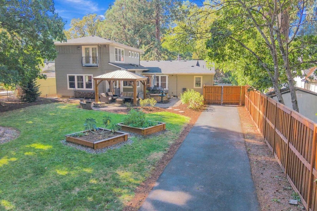 House in Lake Oswego, Oregon, United States 3 - 19170958