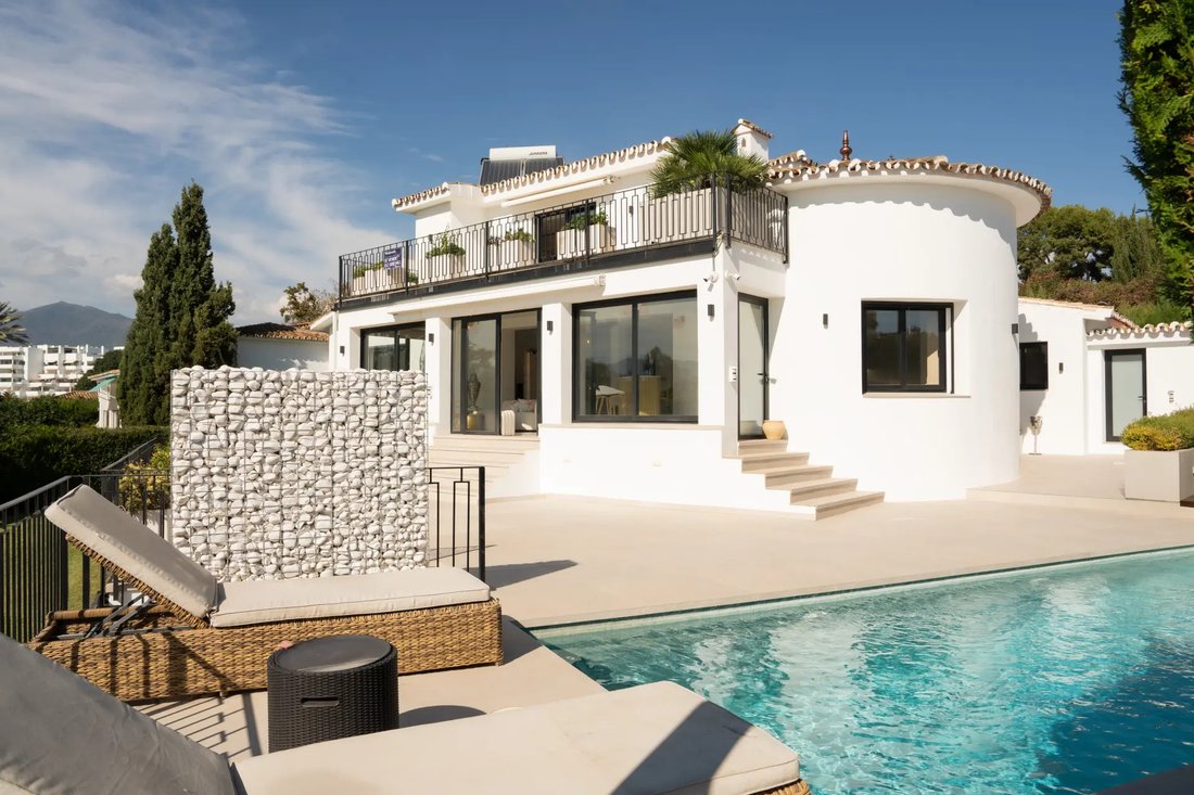 Villa in Guadalmina Alta, San Pedro de Alcantara, Spain 3 - 19169628
