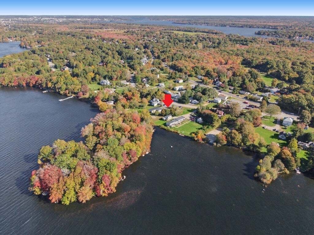 House in Tiverton, Rhode Island, United States 1 - 19172199