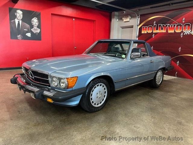 MercedesBenz 560 in Calverton, NY, United States 4 - 19181106
