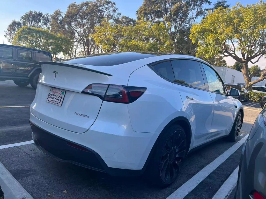 Suv in Costa Mesa, CA, United States 2 - 19175808