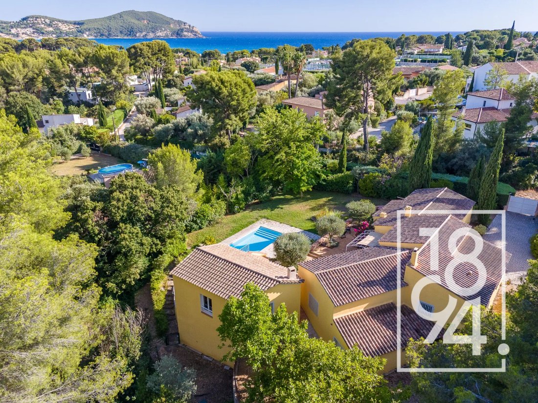 Maison à Saint-Cyr-sur-Mer, Provence-Alpes-Côte d'Azur, France 1 - 19178333