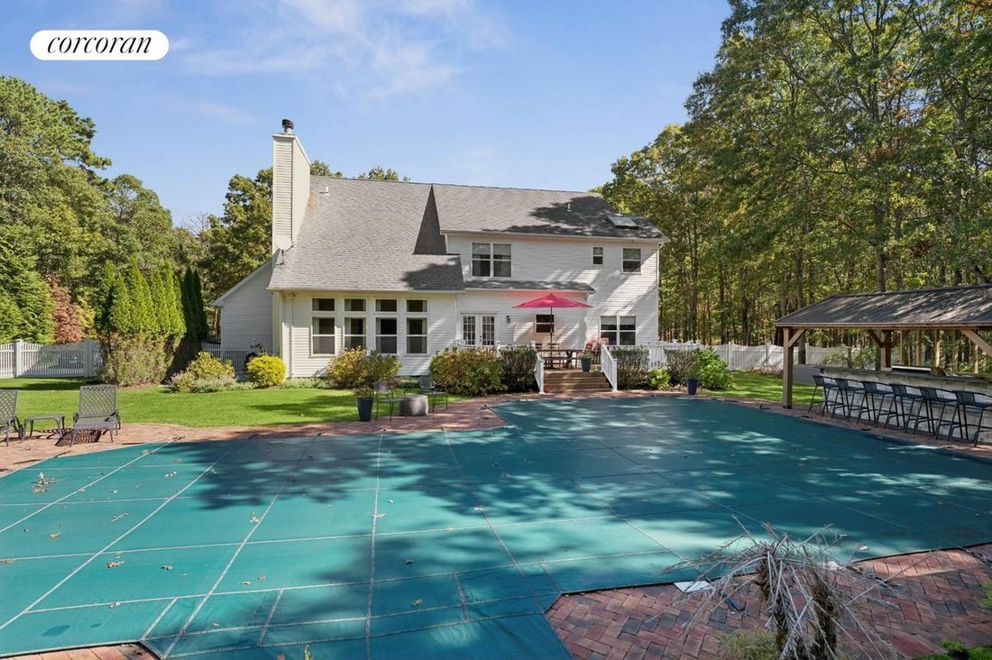 House in Manorville, New York, United States 5 - 19180889
