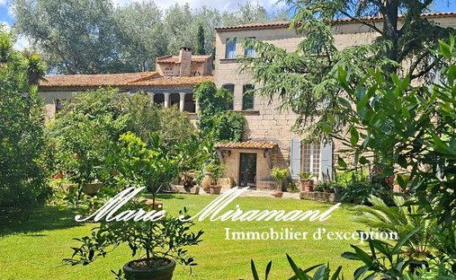 Domaine à Arles, Provence-Alpes-Côte d'Azur, France 1